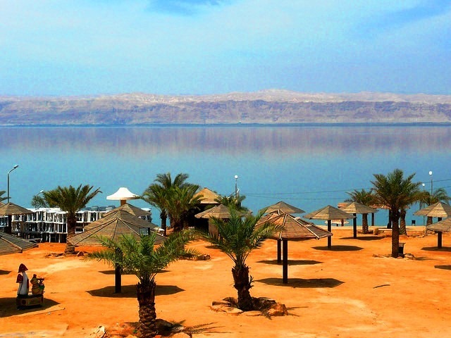 السياحة في البحر الميت شاطئ عمان