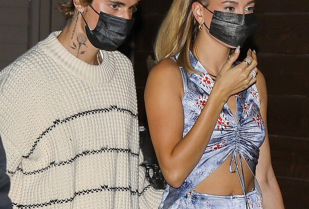 أحدث ظهور للنجم جاستين بيبر وزوجته بالكمامات