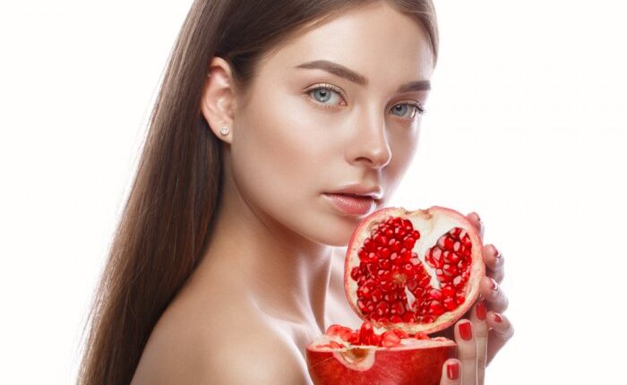 طريقة عمل ماسك الرمان للعناية بالبشرة