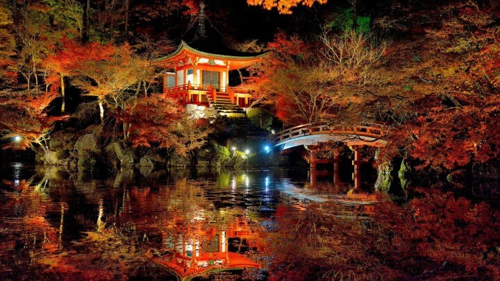 مدينة كيوتو اليابانية في فصل الخريف