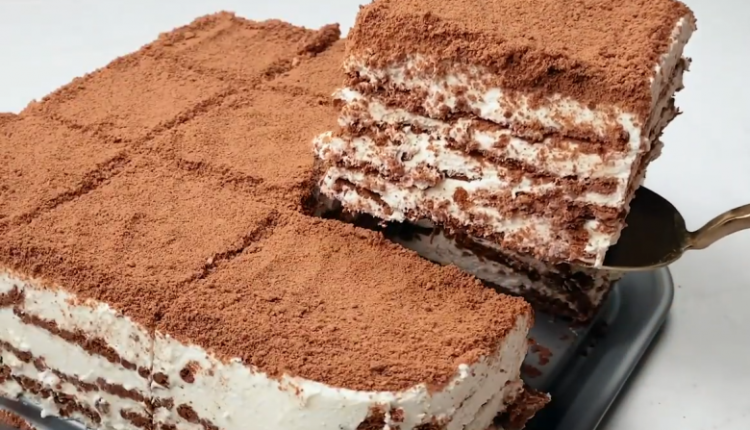 كيكة الغيمة الهشة بالكريمة