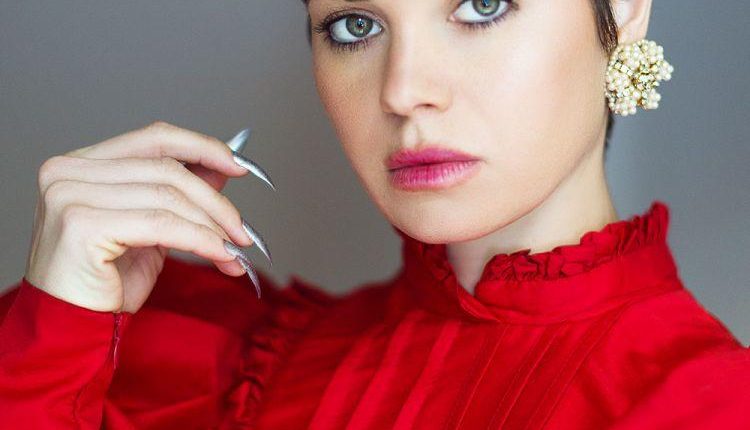 يسرا اللوزي