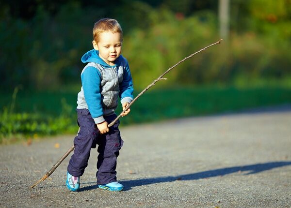 تفسير رؤية الطفل في المنام للعزباء