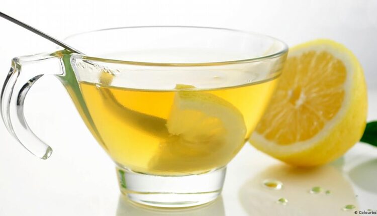 فوائد الليمون مع الماء الدافئ