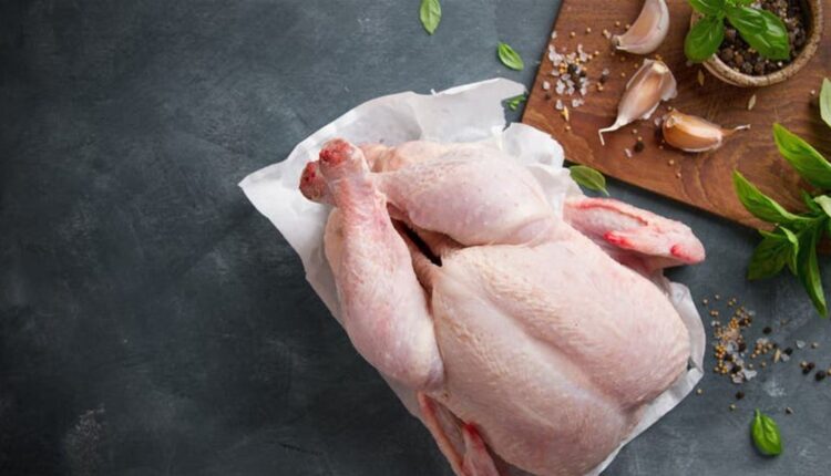 عاجل الهيئة العامة للغذاء والدواء تحذر من غسل الدجاج قبل الطهي