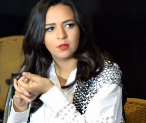 طلبت الفنانة إيمي سمير غانم الدعاء لوالدتها بعد تدهور حالتها الصحية