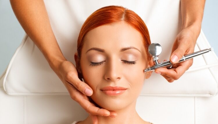 قناع الأكسجين.. بديل عمليات التجميل الأمن للبشرة