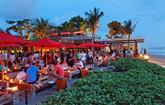 السياحة في مدينة كانجو.. بين التزلج على الماء واليوغا