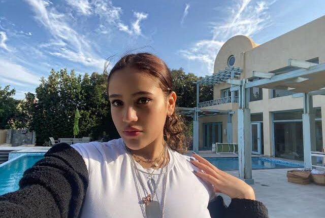 زينة عاشور تصرح لأول مرة بحقيقة مرض ابنتها جنى عمرو دياب