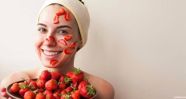 الفراولة.. بديل الحقن التجميلي لكل عروس