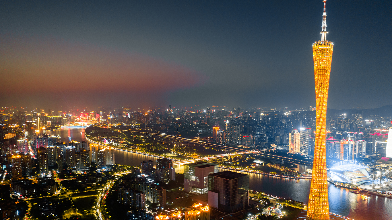 تعرف على كواليس المغامرة والتشويق من داخل ثاني أطول برج في الصين