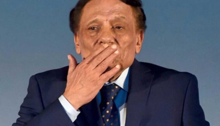 نجل عادل إمام يشرح الحالة الصحية لوالده