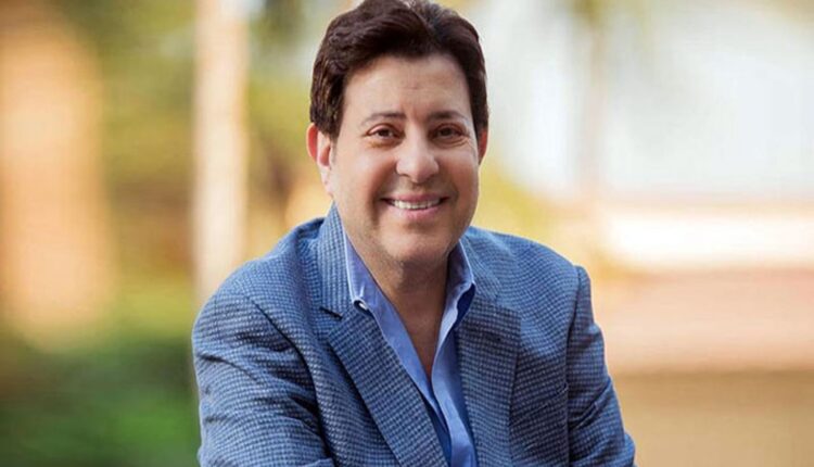 بعد نقل الفنان هاني شاكر للعناية المركزة.. تطورات في حالته الصحية