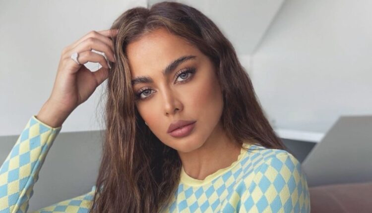 فاشينيستا كويتية تتحرش برجال على متن سفينة يعرضها لهجوم شرس