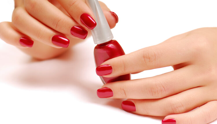 تعرفي على ألوان المانيكير المميزة على أظافر النساء والتي تجذب الرجل