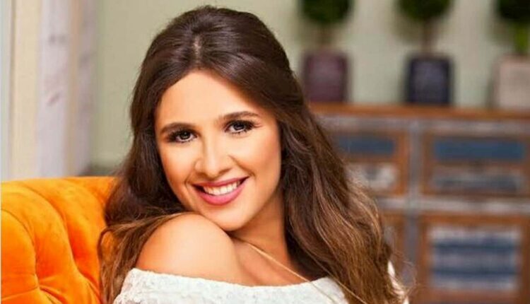 شقيق ياسمين عبد العزيز.. يعلن عن موعد خروجها من المستشفى