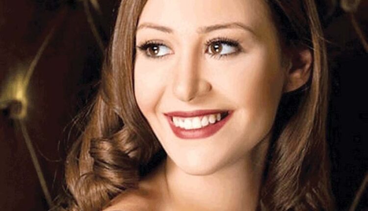 استكمال لأزمة حلا شيحة "منة شلبي" ترد.. الفن مهنة عظيمة ومنحة من ربنا