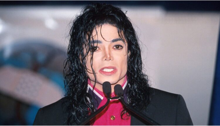 في ذكرى عيد ميلاده... عائلة مايكل جاكسون تعيده للحياة بأغاني جديدة  