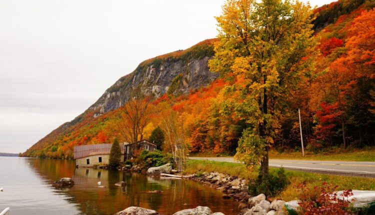 فيرمونت من أشهر وجهات السياحة في أمريكا وهي وجهة مميزة للتزلج بالخريف