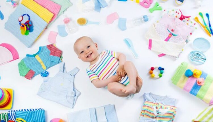 مع هجوم الصيف وتزايد ارتفاع درجات الحرارة.. تعلمي اختيار الملابس المناسبة للرضع
