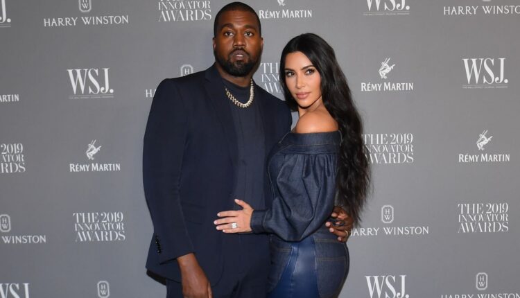 بملابس متشابهة.. كيم كاردشيان وطليقها يظهران من جديد