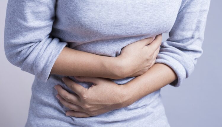 النساء تطلق الغازات أكثر من الرجال.. تعرفي على الأسباب والعلاج