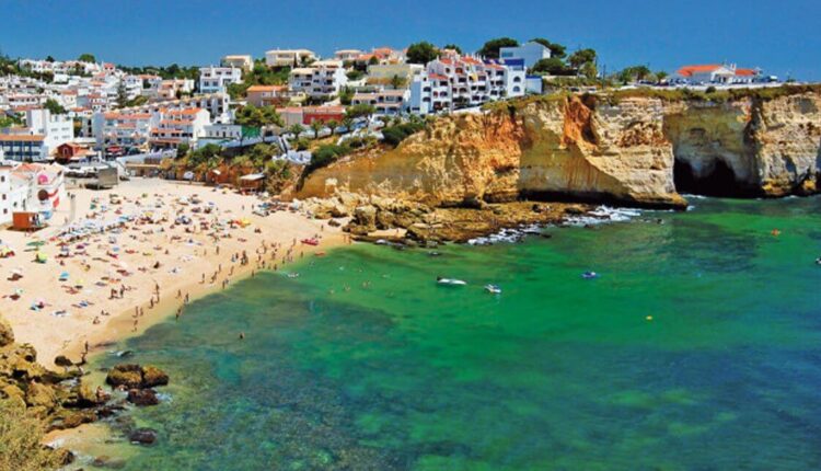 مدينة الغارف السياحية.. وجهة شاطئية جذابة ومعالم أثرية رائعة