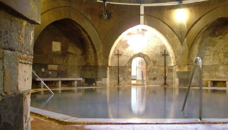 السياحة العلاجية في بودابست.. حمامات المياه الساخنة مقصد للجميع