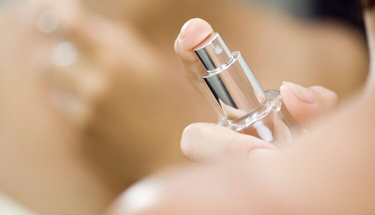 تعرفي على أشهر العطور الطبيعية للنساء بنغمات مميزة
