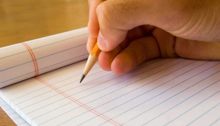 أفضل 3 نماذج اهداء مذكرة تخرج.. لتساعدك في تقديم الشكر لمن يستحقه