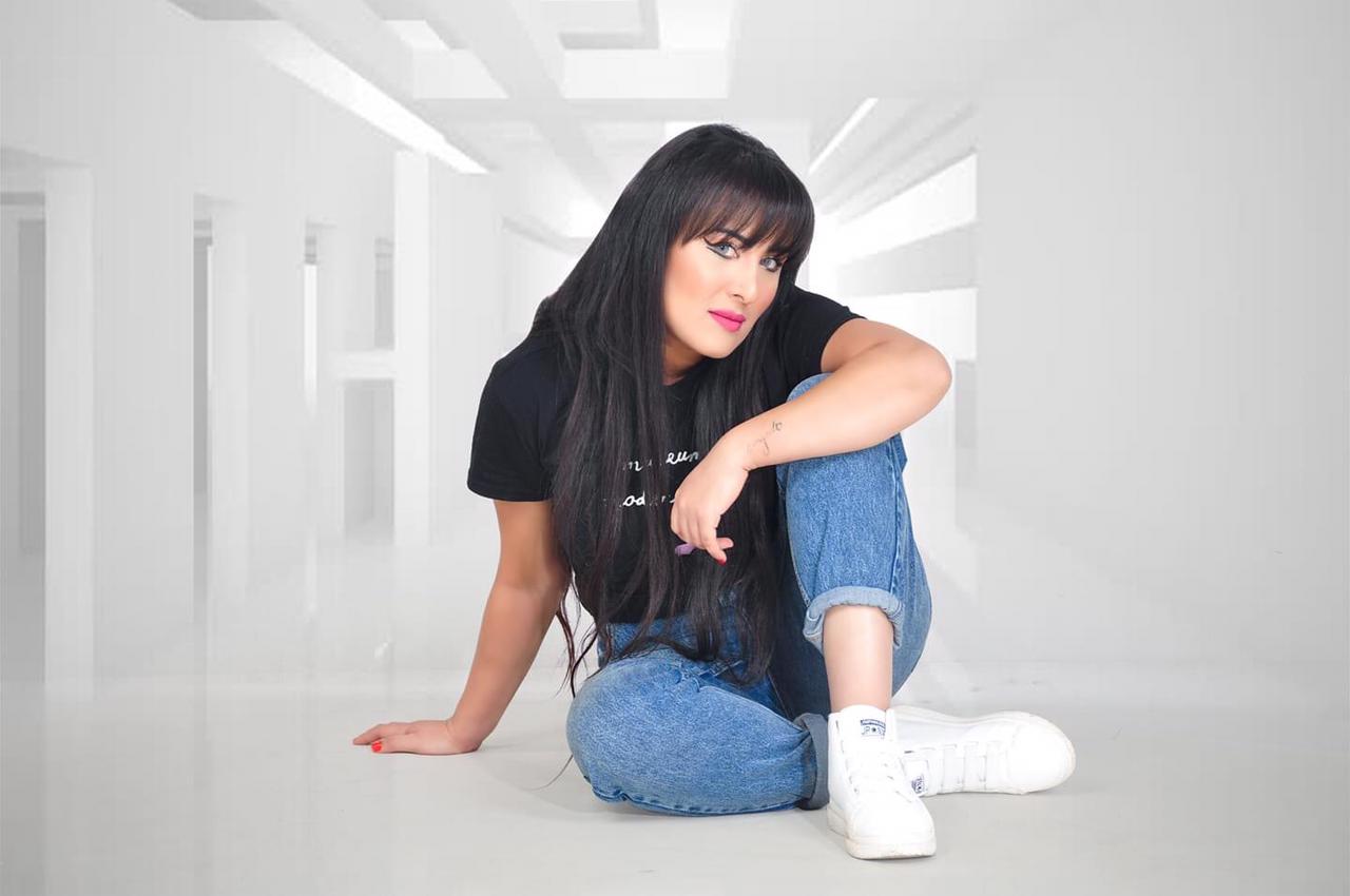 الفنانة رنا عتيق تطلق أغنيتها الجديدة من خلال يوتيوب.. "مشاعر متعيرة"