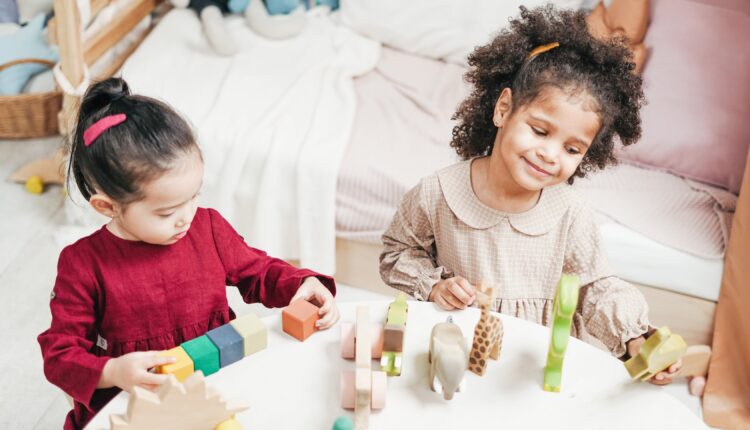 أعراض تأخر النمو العقلي توجهي للطبي على الفور عند ملاحظتها.. تأخر المشي من بينها