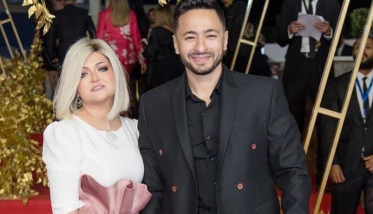 الفنان حمادة هلال تعرض لحادث سيارة برفقة زوجته وأبنائهم