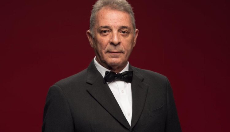 الفنان محمود حميدة : يكرم من مهرجان نقابة المهن التمثيلية.. قائلا لم يتم تصوير أي من مسرحياتي