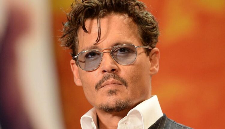 ظهور وثائق مثيرة وصادمة تؤكد تخلي والدة جوني ديب عنه أثناء مراهقته