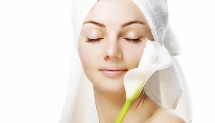 تعرفي على طرق العناية بالبشرة في الخريف في ظل الرطوبة