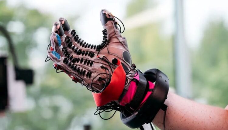 قفازات الواقع الافتراضي... ثورة جديدة في عالم التكنولوجيا