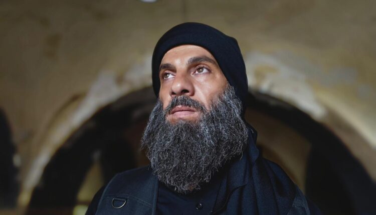 طاقم عمل "ليلة السقوط" يتعرض لانفجار لغم في موقع التصوير