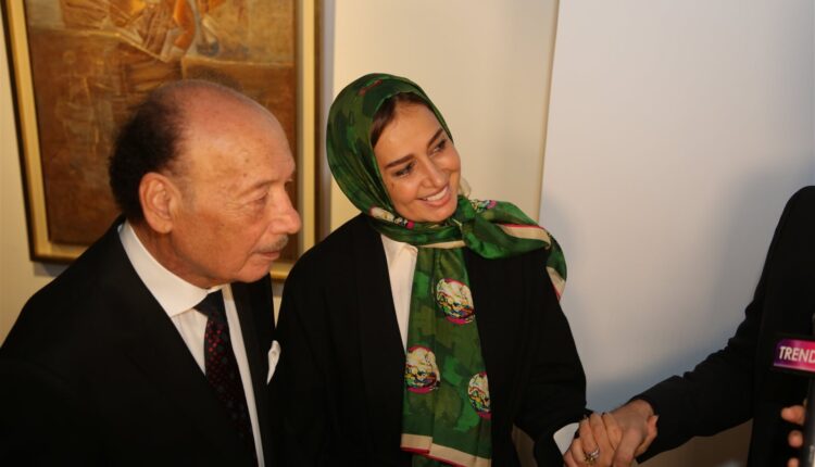 لأول مرة وبعد خلافات طويلة معز مسعود وحلا شيحة برفقة والدها