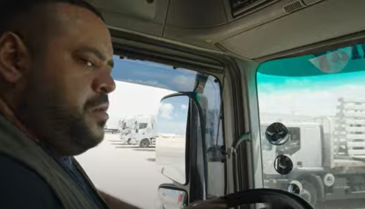 الكشف عن البوستر الرسمي لفيلم "أبو صدام"... المشارك في مهرجان القاهرة السينمائي