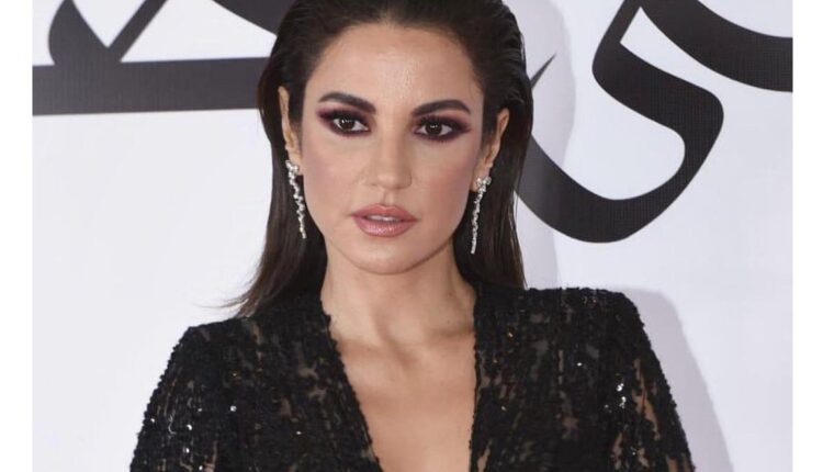 بكل الحزن درة تودع جدتها... كنت أظن أنك خالدة