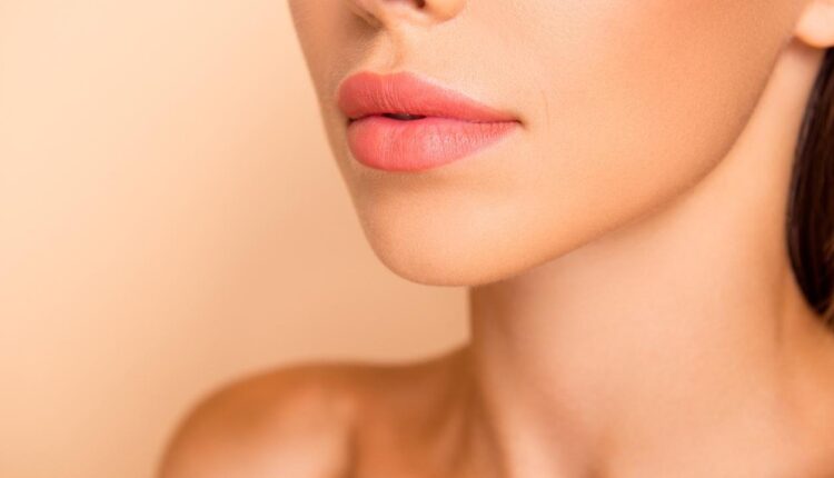 تعرفي على طريقة شد الشفاه عند قيامك بتكبير شفتيك