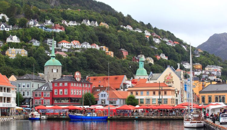 مدينة بيرغن.. جوهرة تضئ النرويج ومحطة هامة للسياح حول العالم