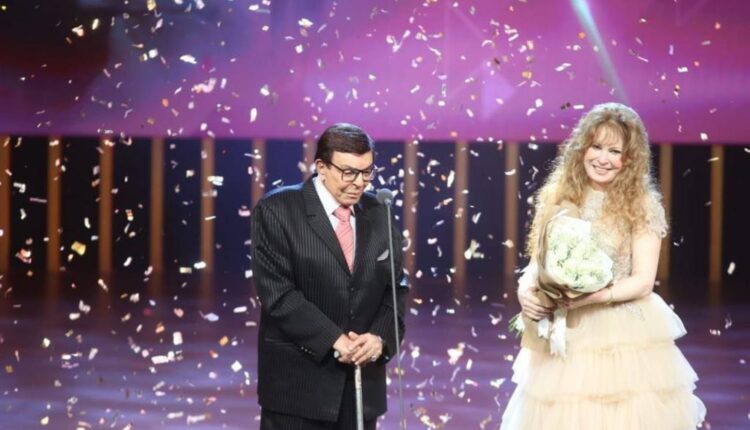 انطلاق مهرجان القاهرة السينمائي في دورته الـ 34 بتكريم كريم عبد العزيز ونيللي