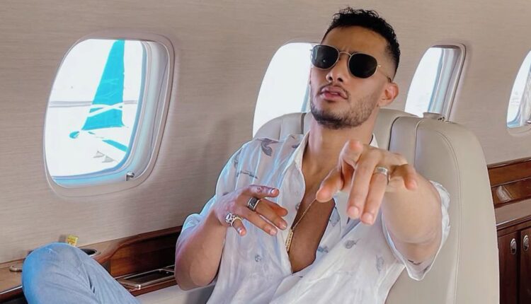 محمد رمضان يمازح جمهوره بعد إلقاءه بساعات غالية... " كنا بنتحدف بالطوب"