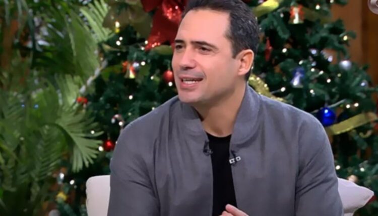 ظافر العبدين يبكي وهو يتحدث عن ظروفه الصعبة قبل الشهرة