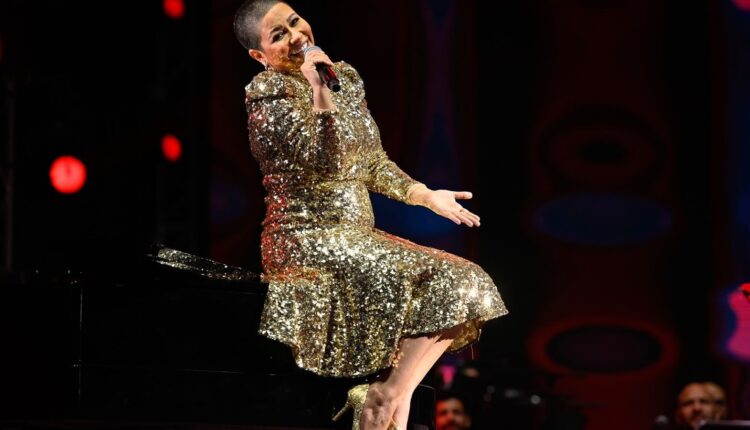 شيرين تعلق باكية... "أنا مش عاوزة أخلف منه"