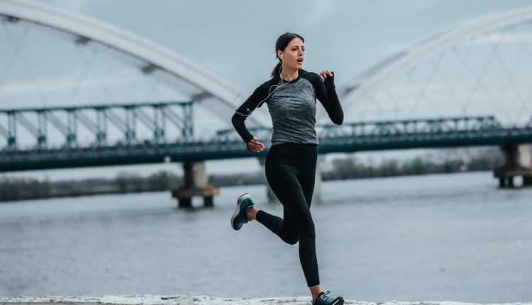 تعلمي كيفية الحصول على جسم رياضي في 4 خطوات