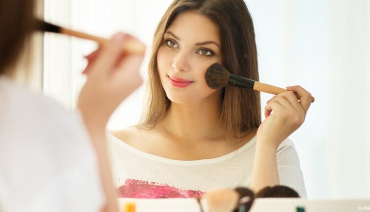 5 خطوات عند وضع المكياج للبشرة الجافة