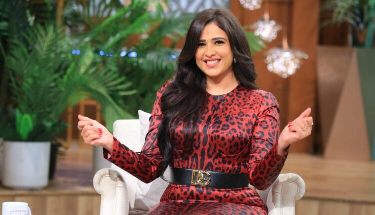 وائل عبد العزيز في تعليق له حول تجاهل أخته ياسمين عبد العزيز له مع منى الشاذلي